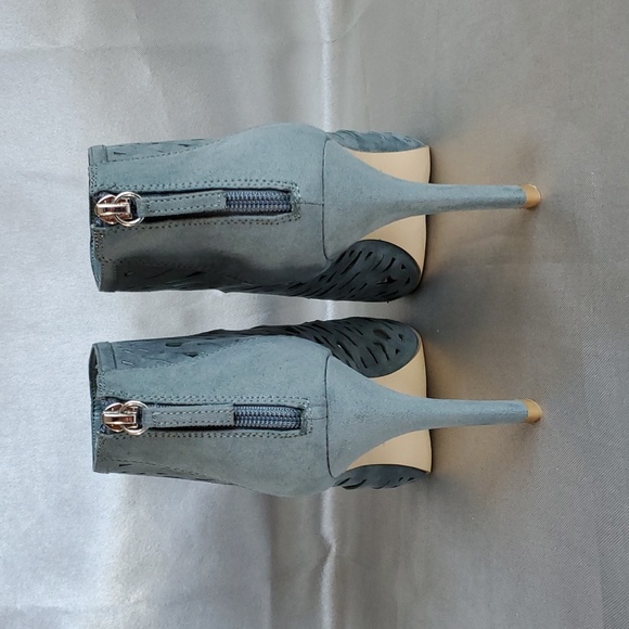 🆕️ White House Black Market Stacey Wintergreen Laser-Cut Booties SIZE: 10M - Picture 4 of 8